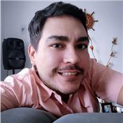 El profesor de castellano imparte clases a niños de todas las edades